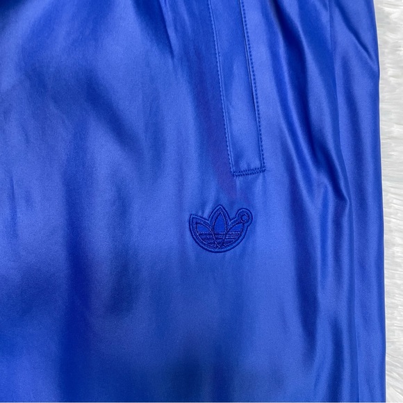New Adidas Originals Blue Version Pants Team Royal Blue Sz M HK7252 - Picture 3 of 8